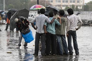 मुंबई में मूसलधार बारिश