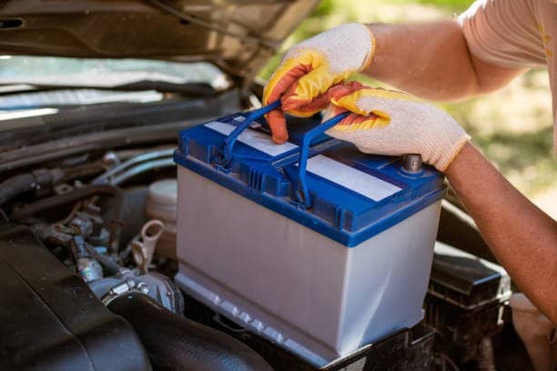 car battery कार की बैटरी का रखरखाव